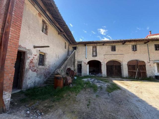 Palazzo / Stabile in vendita a Sozzago NO