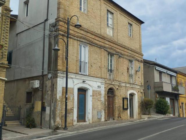 Palazzo / Stabile in vendita a Spoltore PE