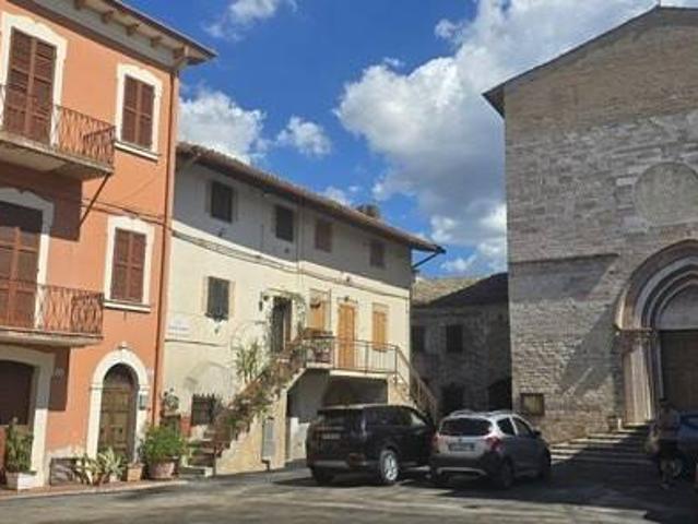 Palazzo / Stabile in vendita a Spoleto PG