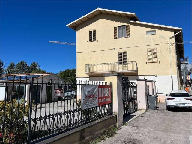 Palazzo / Stabile in vendita a Spoleto PG
