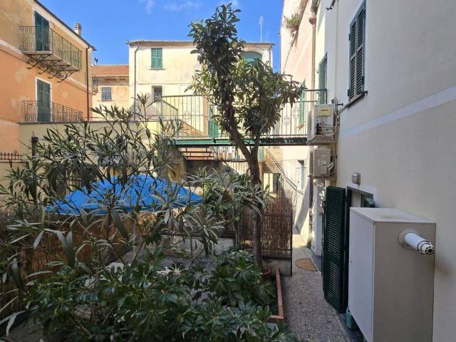 Palazzo / Stabile in vendita a Spotorno SV