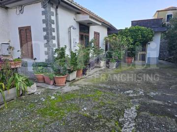 Palazzo / Stabile in vendita a Squillace CZ