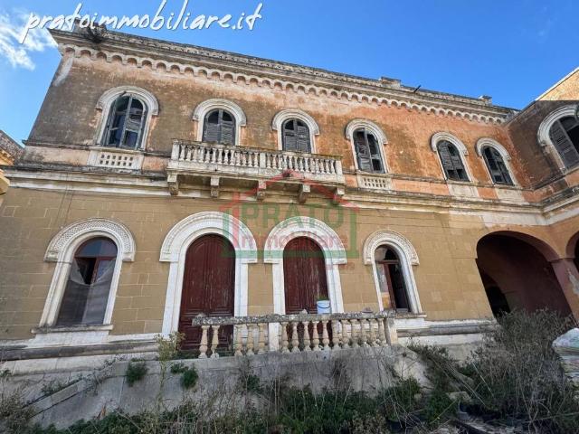 Palazzo / Stabile in vendita a Squinzano LE