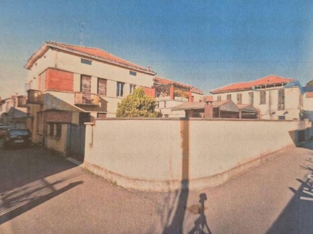 Palazzo / Stabile in vendita a Turbigo MI