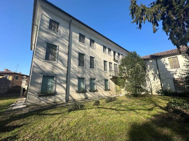 Palazzo / Stabile in vendita a Turriaco GO