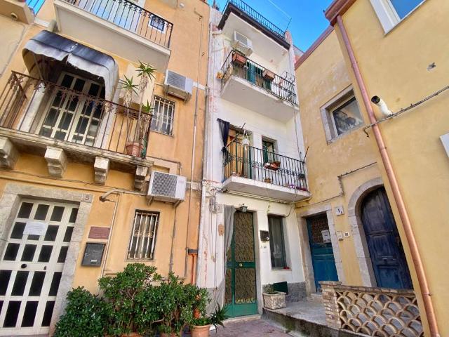 Palazzo / Stabile in vendita a Taormina ME