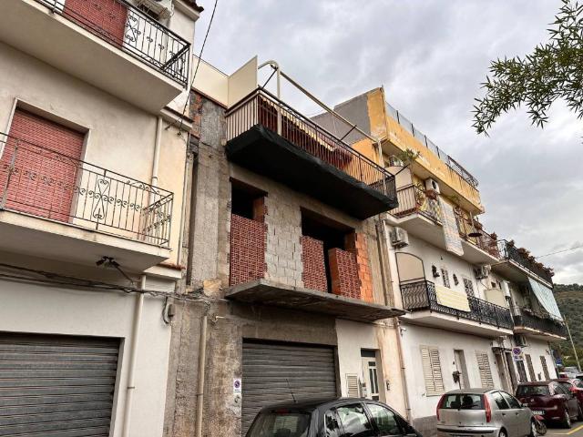 Palazzo / Stabile in vendita a Taormina ME