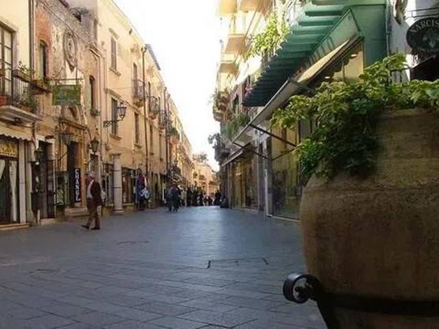 Palazzo / Stabile in vendita a Taormina ME