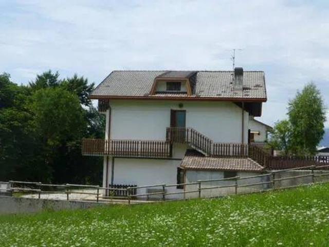 Palazzo / Stabile in vendita a Tambre BL