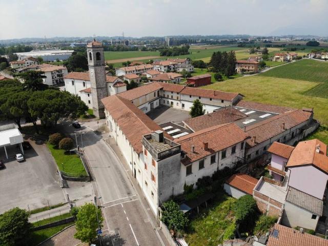 Palazzo / Stabile in vendita a Tavagnacco UD