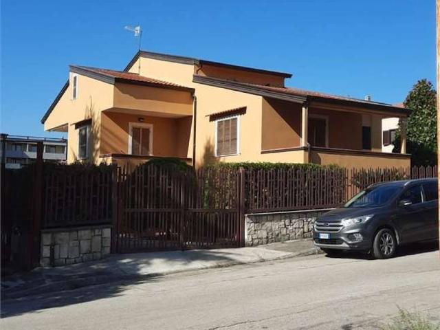 Palazzo / Stabile in vendita a Teano CE