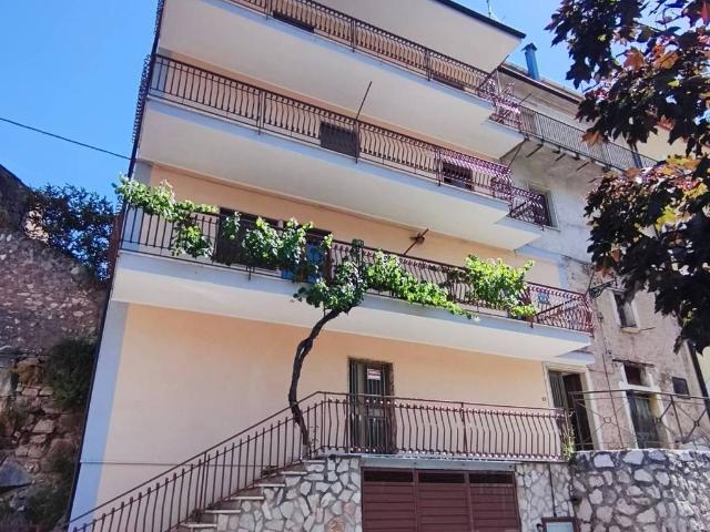 Palazzo / Stabile in vendita a Teggiano SA