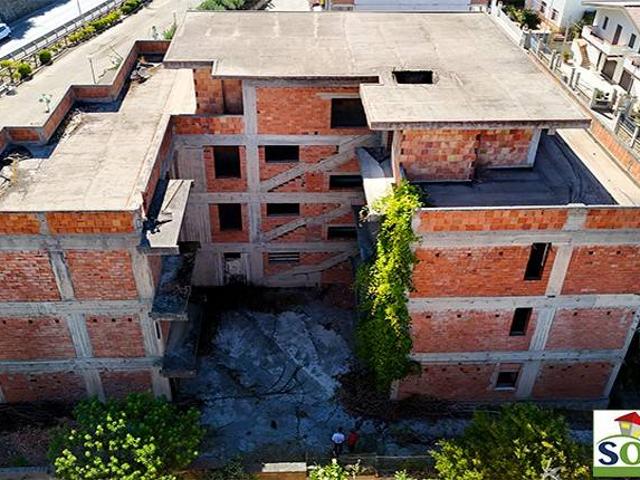 Palazzo / Stabile in vendita a Terme Vigliatore ME