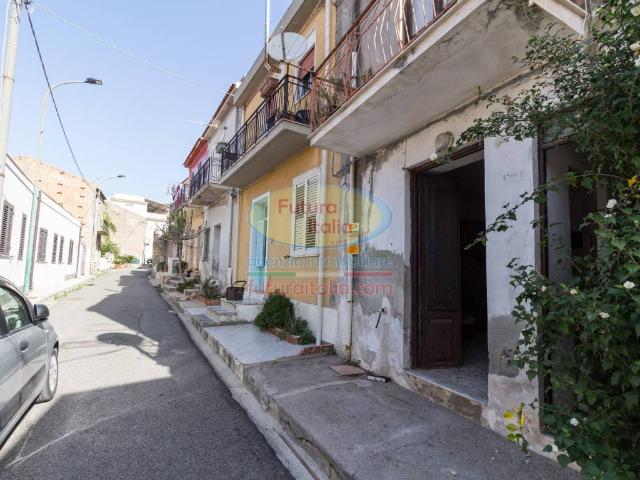 Palazzo / Stabile in vendita a Terme Vigliatore ME