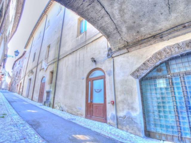 Palazzo / Stabile in vendita a Terni TR