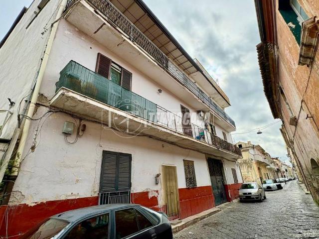 Palazzo / Stabile in vendita a Teverola CE