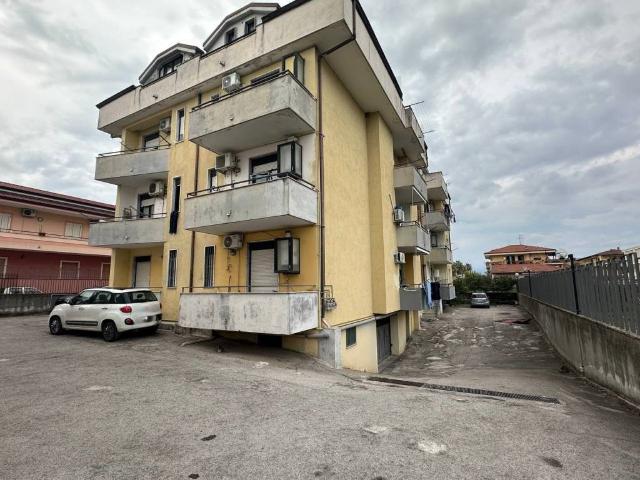 Palazzo / Stabile in vendita a Teverola CE
