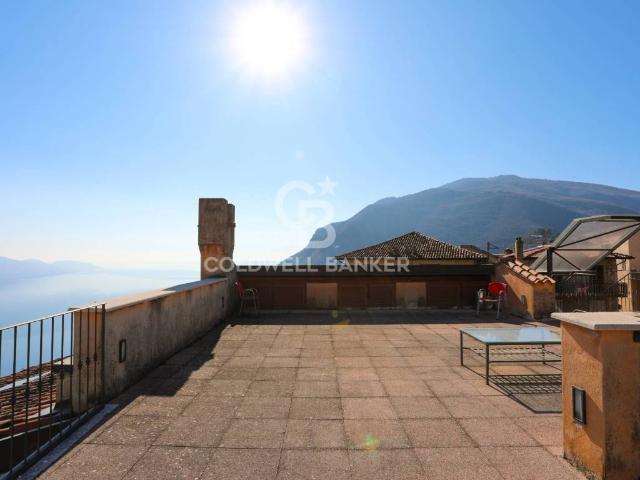 Palazzo / Stabile in vendita a Tignale BS