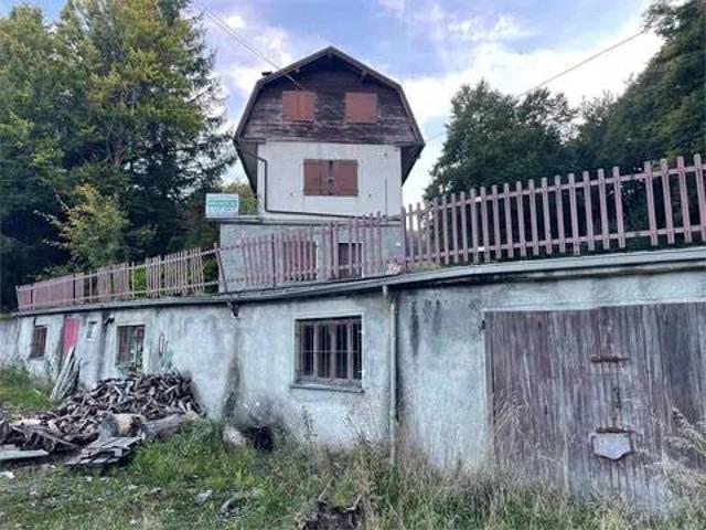 Palazzo / Stabile in vendita a Tizzano Val Parma PR