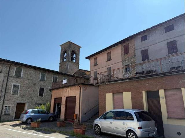 Palazzo / Stabile in vendita a Toano RE