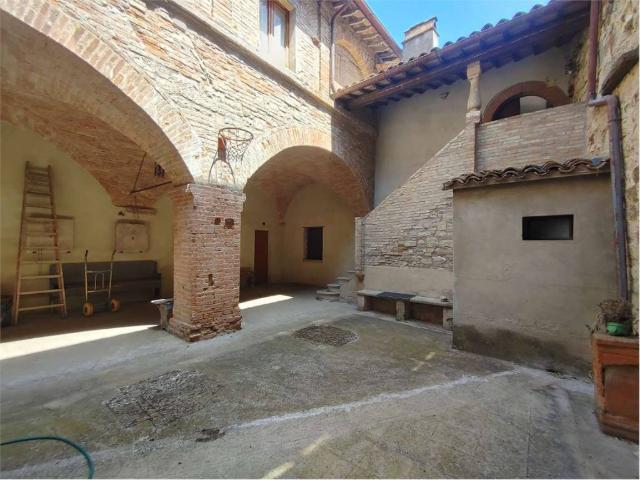 Palazzo / Stabile in vendita a Todi PG