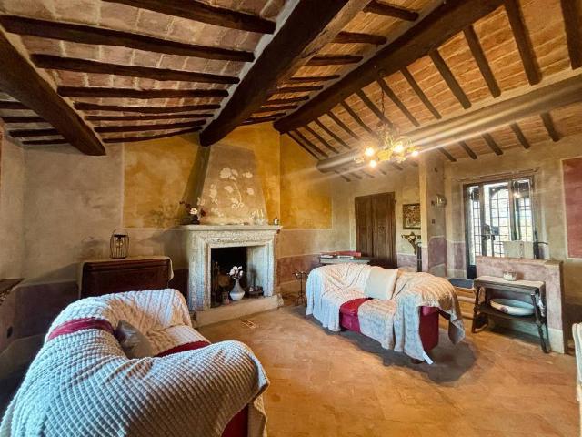 Palazzo / Stabile in vendita a Todi PG