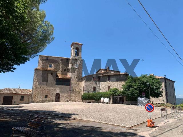 Palazzo / Stabile in vendita a Todi PG