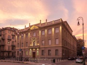 Palazzo / Stabile in vendita a Torino TO