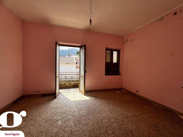 Palazzo / Stabile in vendita a Torrenova ME