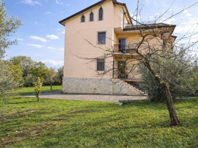 Palazzo / Stabile in vendita a Torrice FR