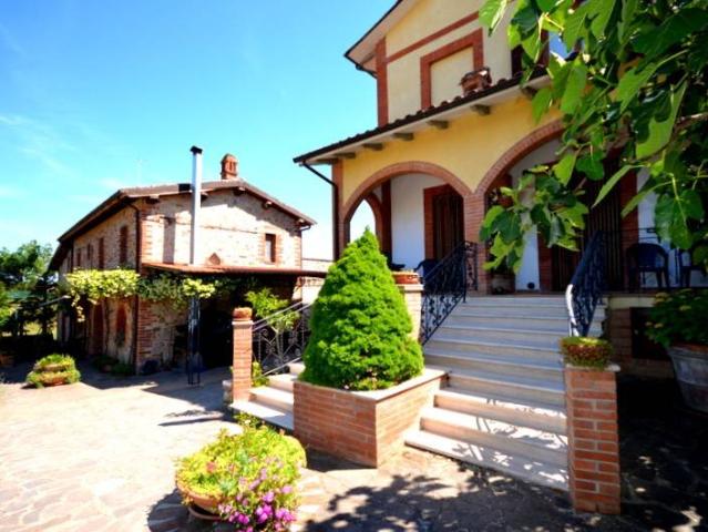 Palazzo / Stabile in vendita a Torrita di Siena SI