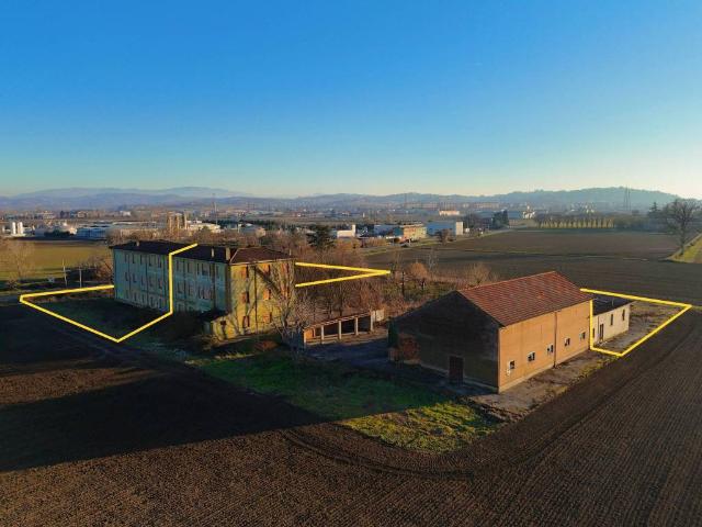 Palazzo / Stabile in vendita a Tortona AL