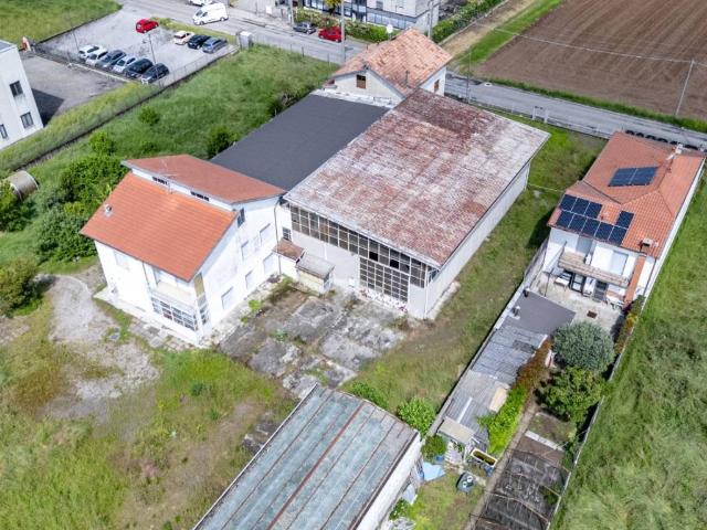 Palazzo / Stabile in vendita a Tradate VA