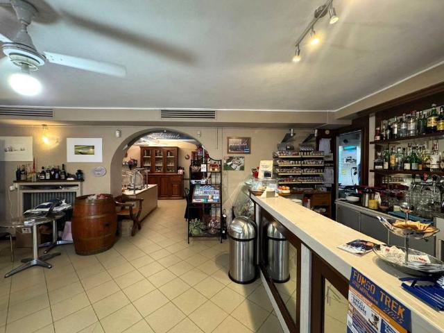 Palazzo / Stabile in vendita a Traversetolo PR