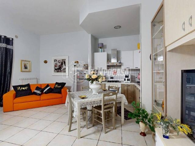 Palazzo / Stabile in vendita a Trentola Ducenta CE