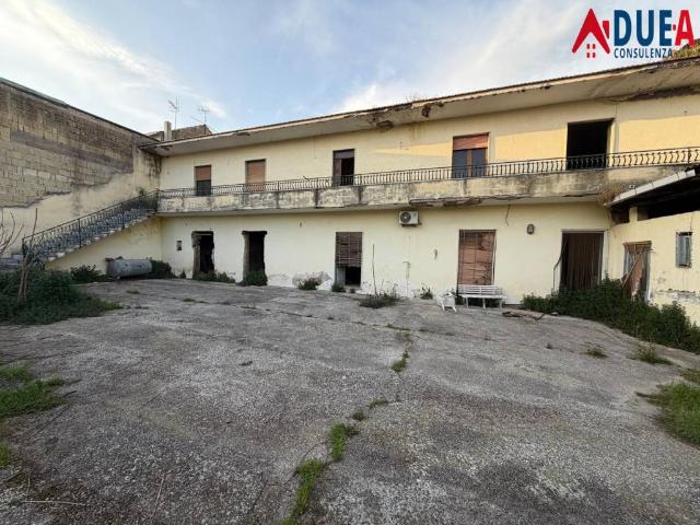 Palazzo / Stabile in vendita a Trentola Ducenta CE