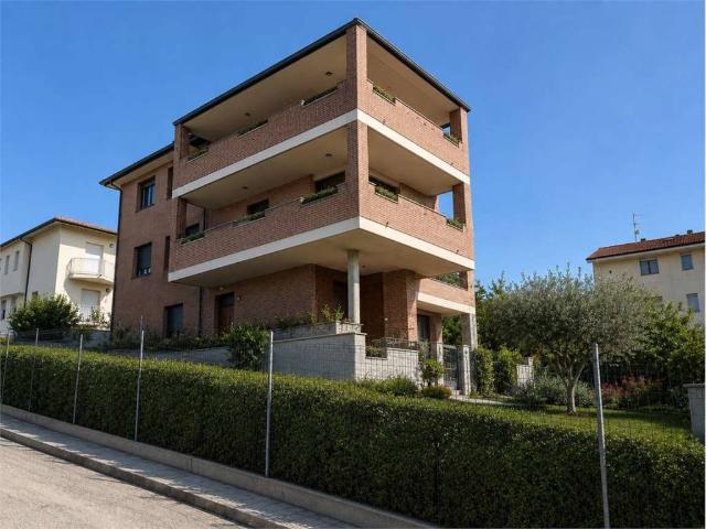 Palazzo / Stabile in vendita a Trecastelli AN