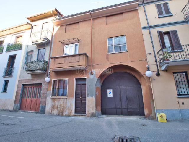 Palazzo / Stabile in vendita a Trecate NO