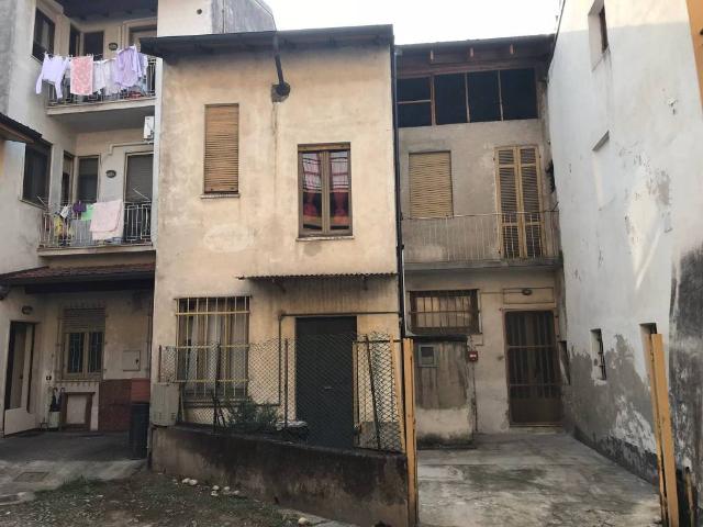 Palazzo / Stabile in vendita a Trecate NO