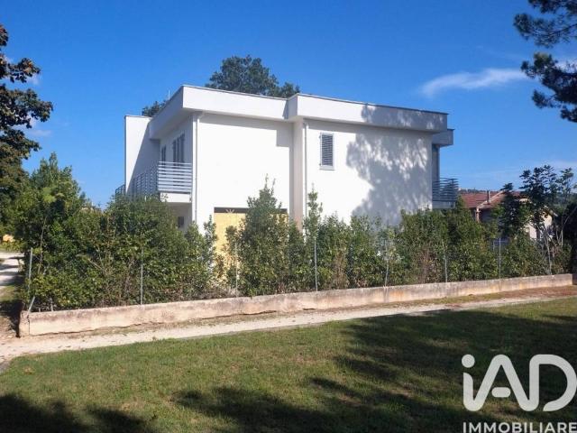 Palazzo / Stabile in vendita a Treia MC