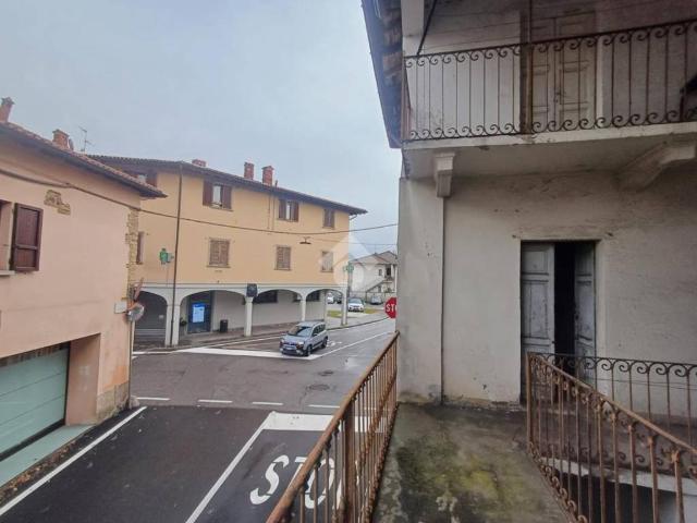 Palazzo / Stabile in vendita a Treviolo BG