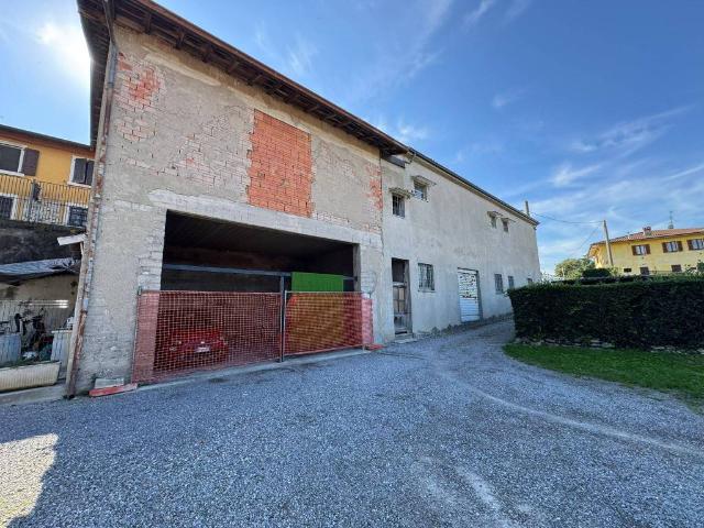 Palazzo / Stabile in vendita a Treviolo BG