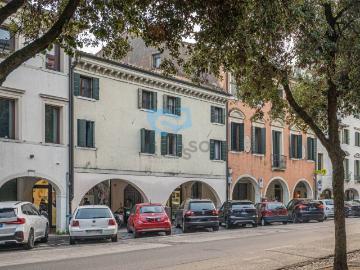 Palazzo / Stabile in vendita a Treviso TV