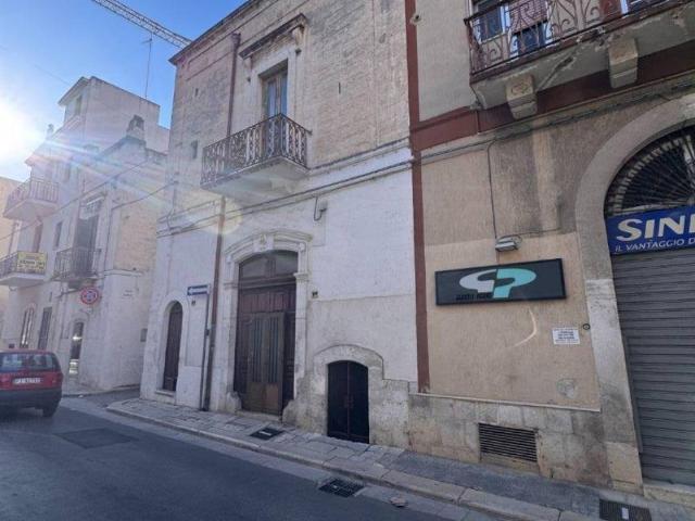 Palazzo / Stabile in vendita a Triggiano BA