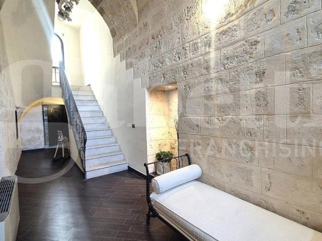 Palazzo / Stabile in vendita a Triggiano BA
