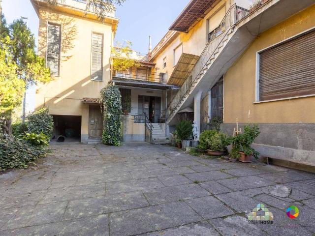 Palazzo / Stabile in vendita a Triuggio MB