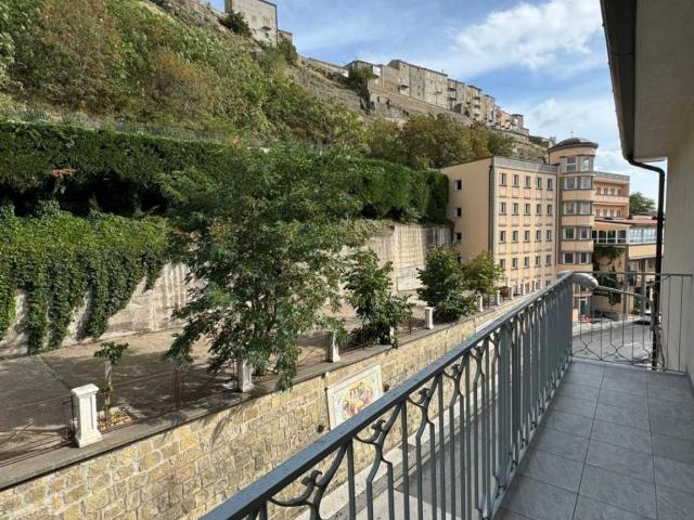 Palazzo / Stabile in vendita a Troina EN