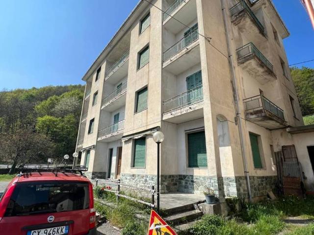 Palazzo / Stabile in vendita a Urbe SV