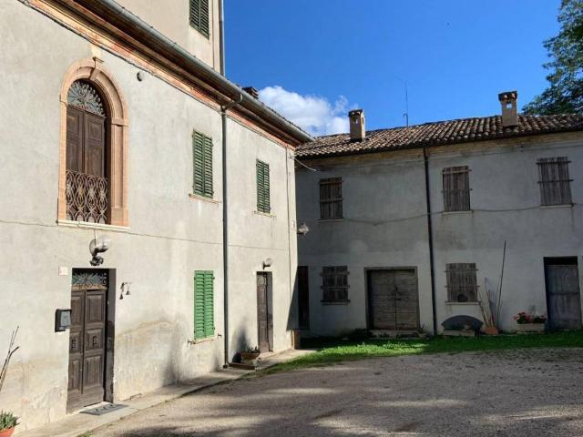 Palazzo / Stabile in vendita a Urbino PU