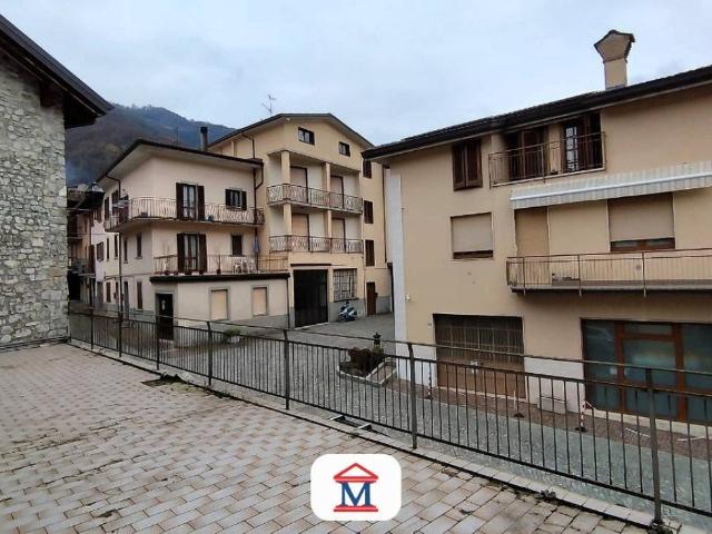 Palazzo / Stabile in vendita a Val Brembilla BG